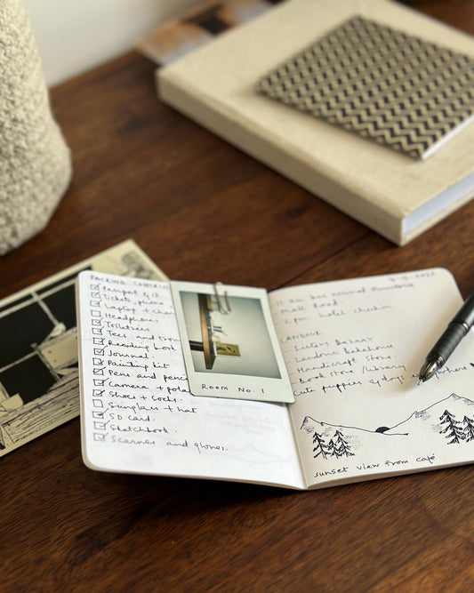 Set of 8 Pocket Notebooks: Cats